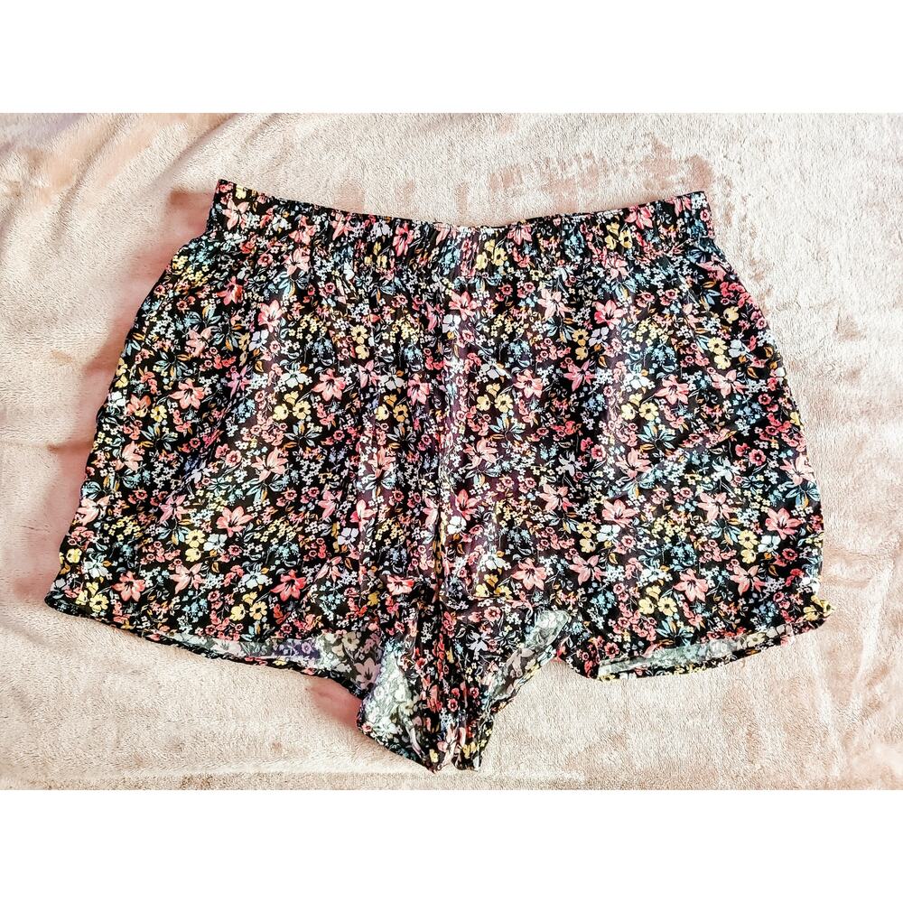 H&M Divided Women's Floral Black and Mutlicolored Shorts with Pockets Size 10